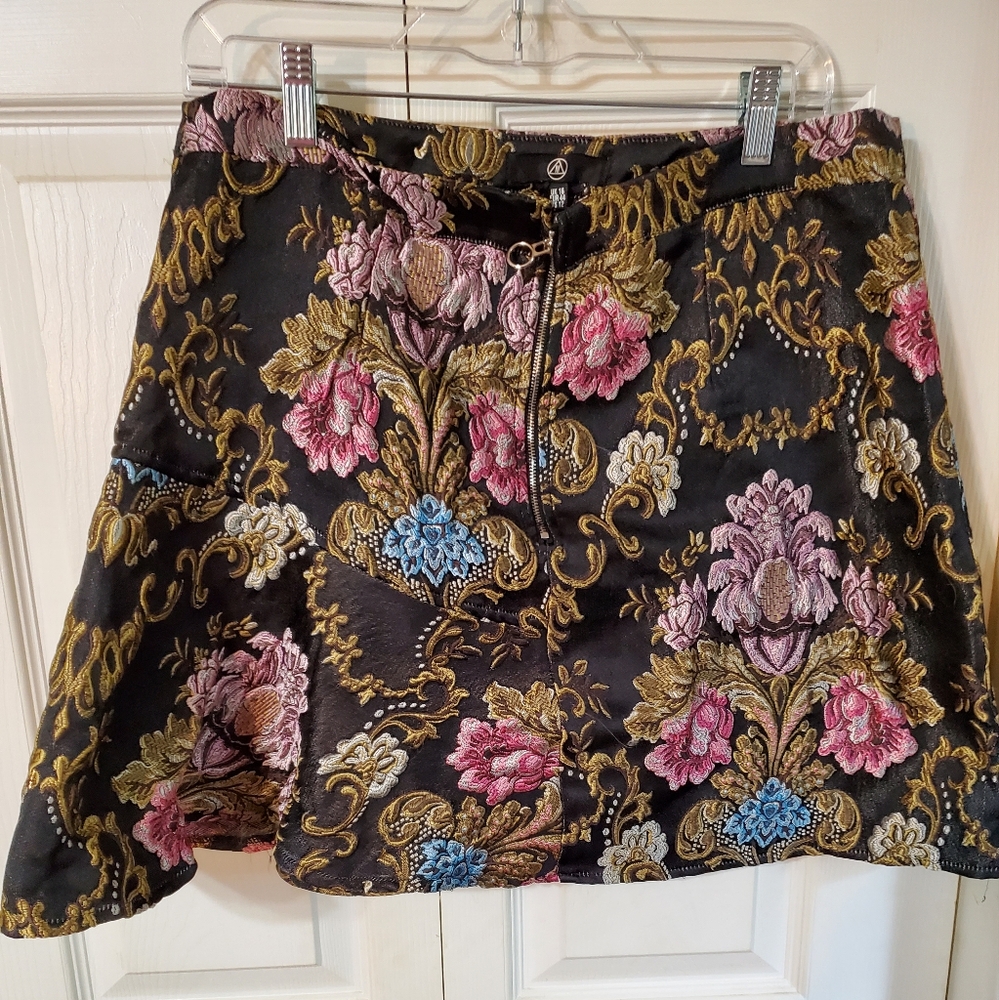 Brocade Miniskirt In Black W/Floral Pattern. Size 12.
